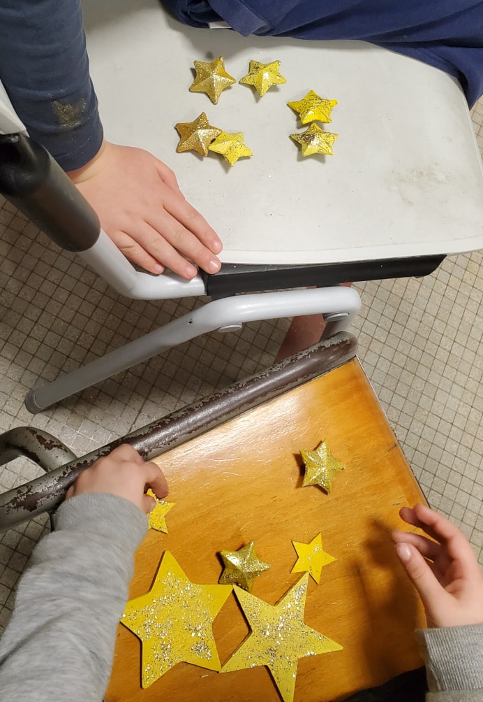 mains etoiles-min