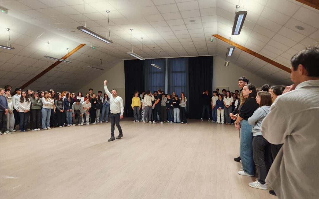 INTERVENTION AU LYCÉE LA MENNAIS, GUÉRANDE : 150 lycéen.ne.s pour 5 comédien.ne.s, une aventure collective inédite !
